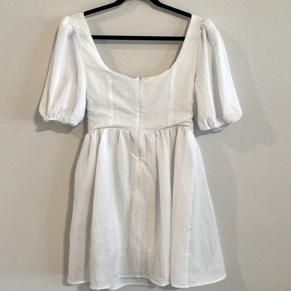 Lulu’s Women’s Mini Dress Medium White Little Bit In Love Surplice Puff Sleeve - Picture 6 of 17